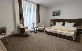 Evelin Deluxe House